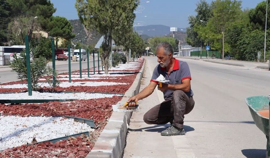 OSMANELİ'Nİ GÜZELLEŞTİRME ÇALIŞMALARI SÜRÜYOR