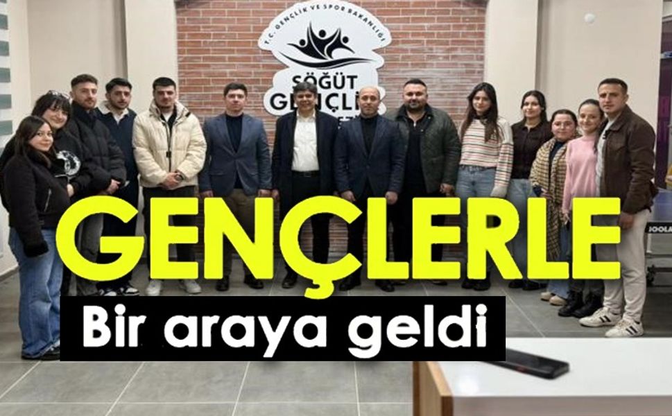 BAŞKAN DURGUT GENÇLERLE GENÇLİK MERKEZİ'NDE BULUŞTU