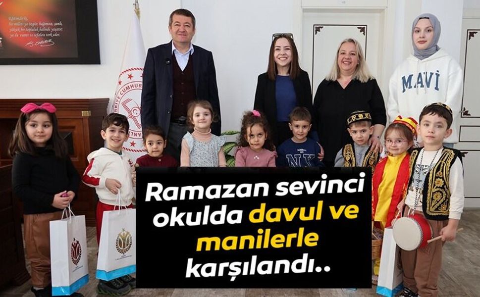 MİNİK ÖĞRENCİLER DAVUL VE MANİLERLE RAMAZAN AYI COŞKUSUNU YAŞATTI