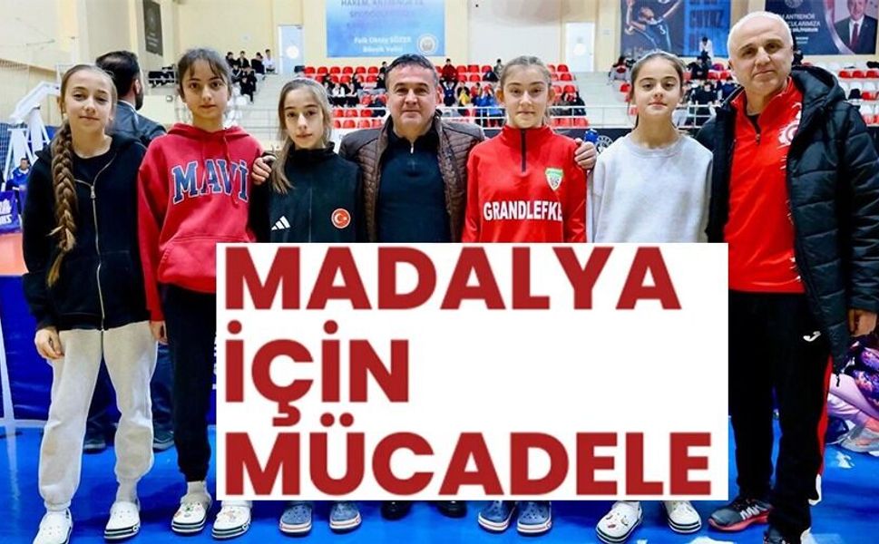 GENÇ TEKVANDOCULAR BİLECİK'TE MADALYA İÇİN MÜCADELE EDİYOR