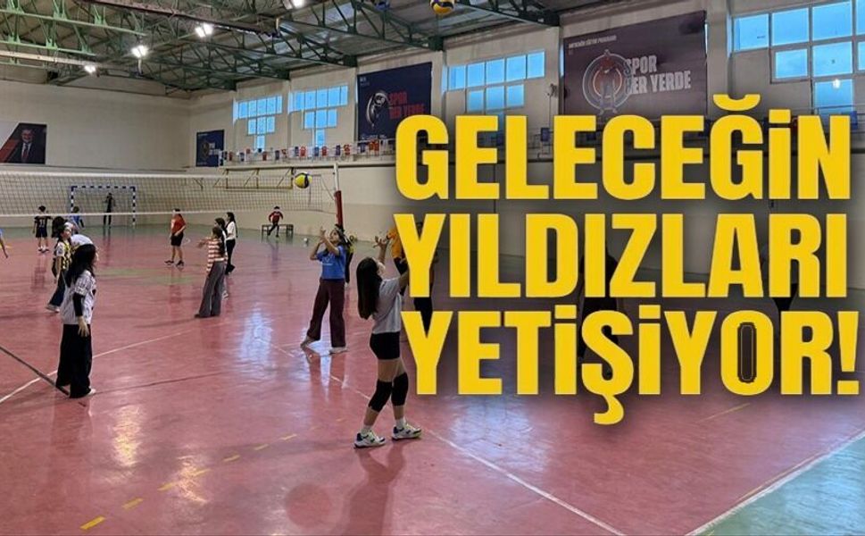 VOLEYBOL ANTRENMANLARI DEVAM EDİYOR