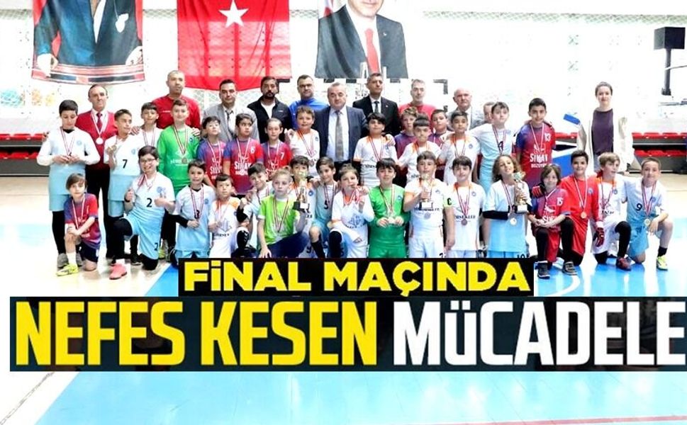 İLKOKULLAR FUTSAL FİNALİNDE KARŞILAŞTI