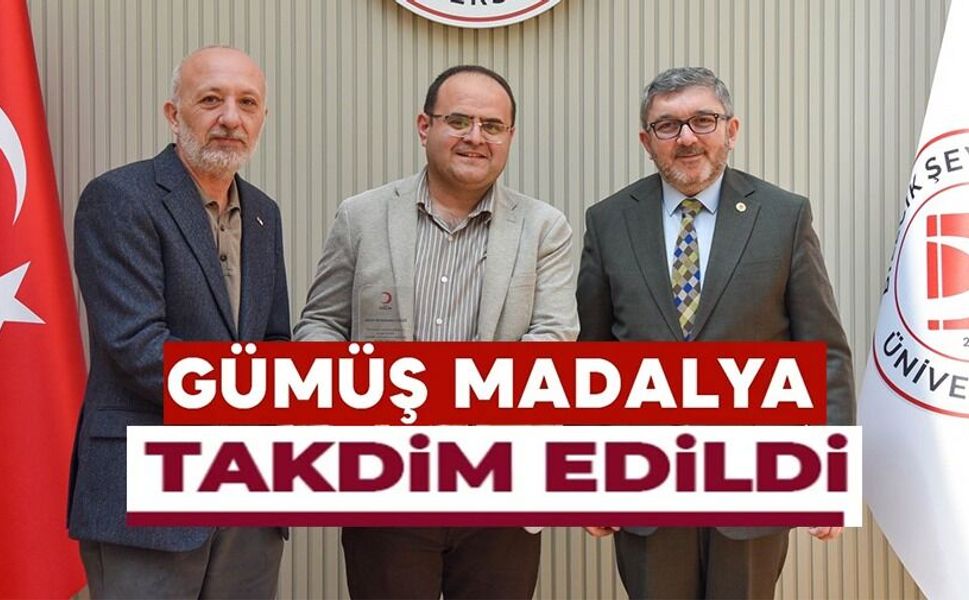 BŞEÜ'YE GÜMÜŞ MADALYA VE MADALYA BERATI TAKDİMİ