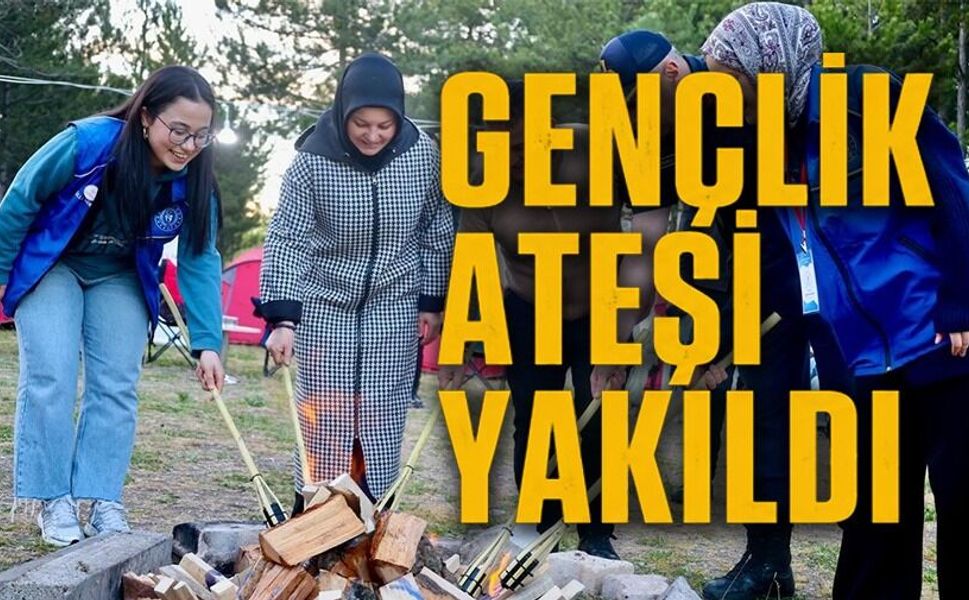 250 ÜNİVERSİTE ÖĞRENCİSİYLE ‘GENÇLİK ATEŞİ’ YAKILDI